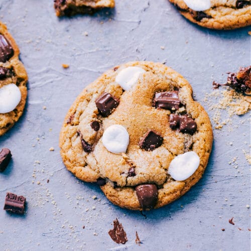 https://www.chelseasmessyapron.com/wp-content/uploads/2014/01/SMORES-COOKIES-10-500x500.jpeg