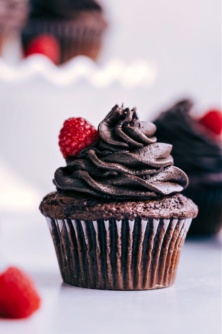 Cake Mix Cupcakes {Double Chocolate!} - Chelsea's Messy Apron