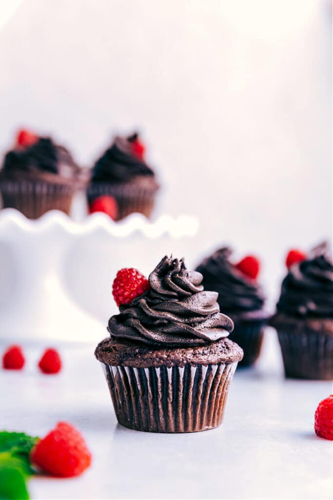 Cake Mix Cupcakes {Double Chocolate!} - Chelsea's Messy Apron