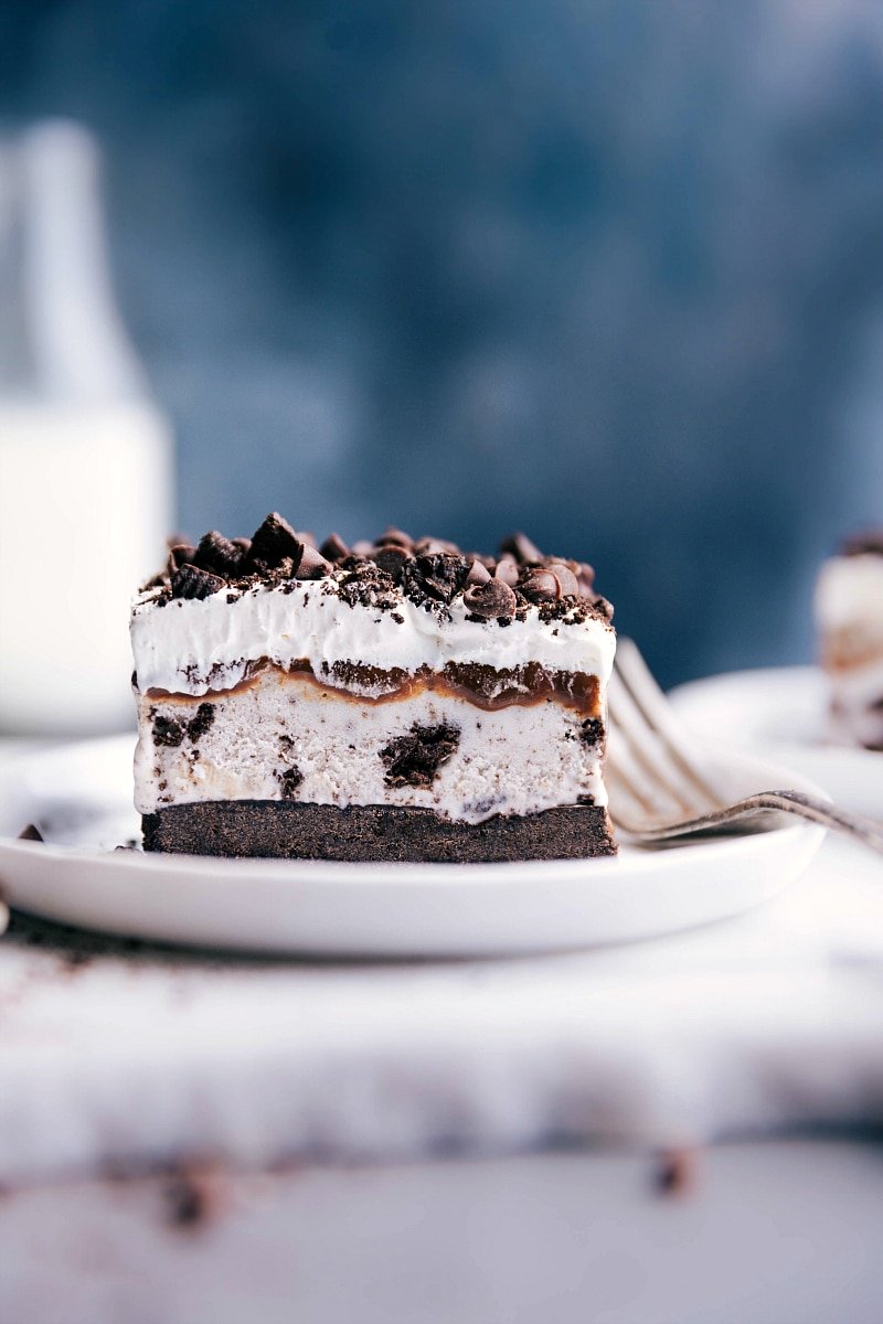 The Best Cookies and Cream Sheet Cake - Baking with Blondie