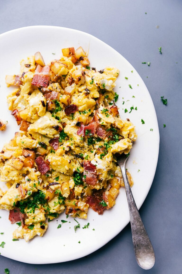 Egg Skillet (With Potatoes!) - Chelsea's Messy Apron