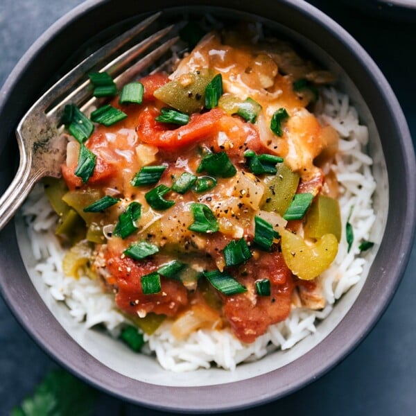 Cajun crockpot chicken complete, with vegetables and rich flavors, in a bowl ready for consumption.