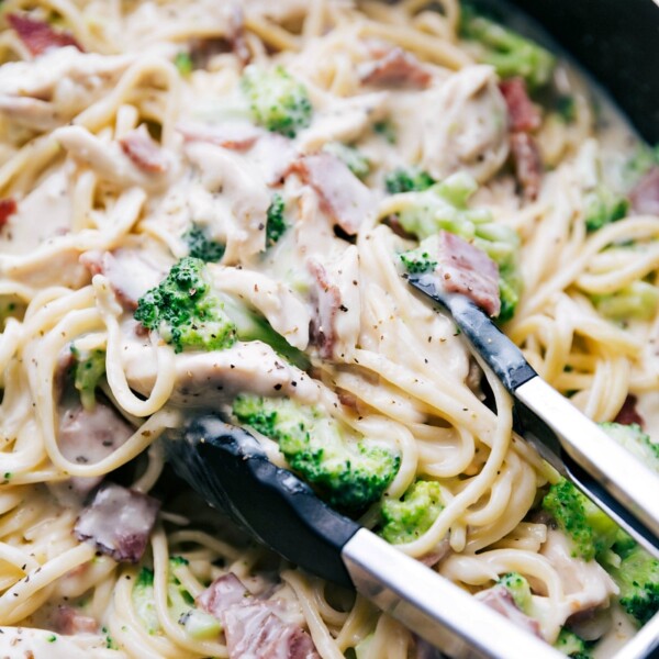 Finished chicken and broccoli alfredo in the pan, warm and ready to be enjoyed.