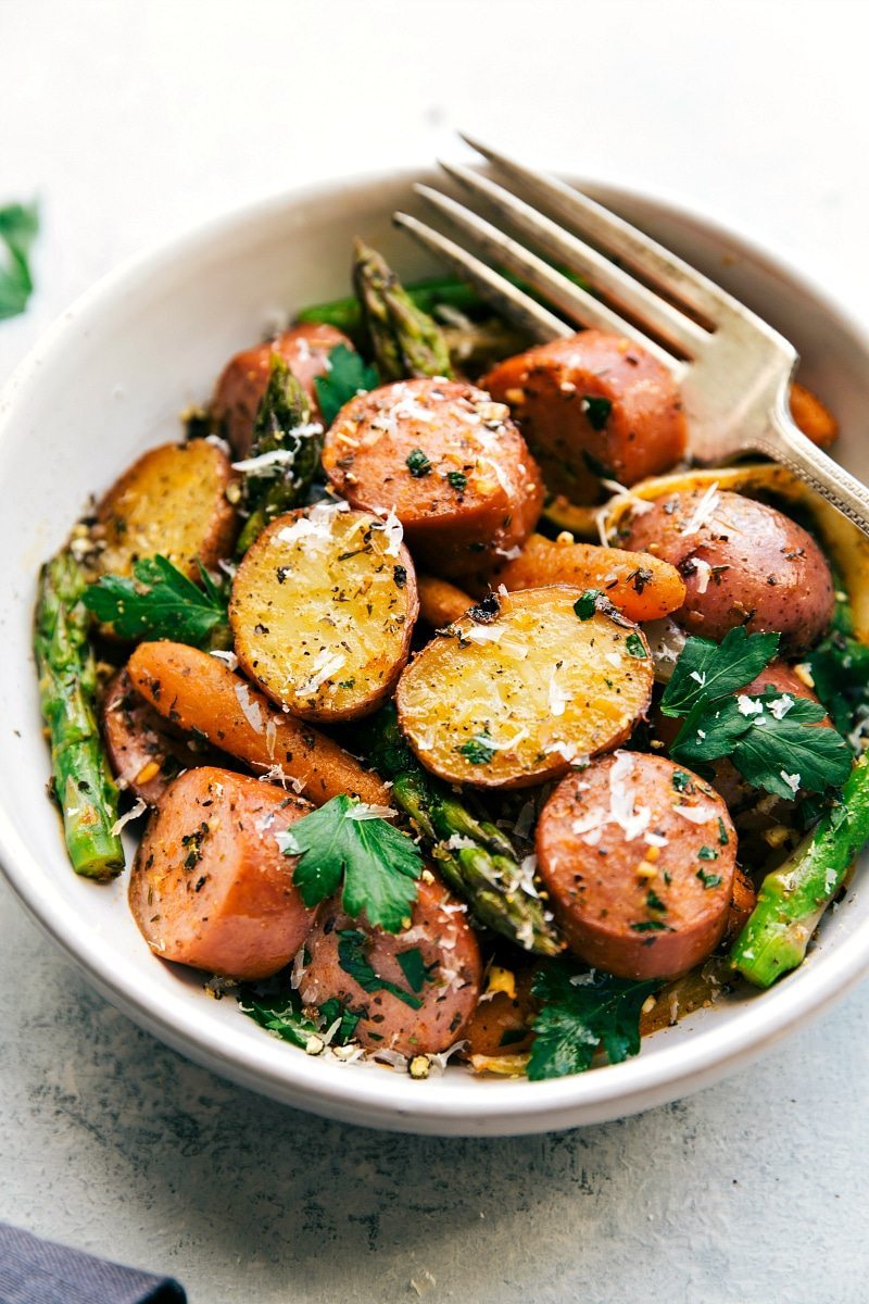 (One Pan) Roasted Garlic Potatoes, Asparagus, and Sausage | Chelsea's ...