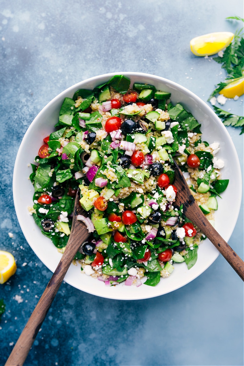 https://www.chelseasmessyapron.com/wp-content/uploads/2019/01/Greek-Quinoa-Salad-2.jpeg