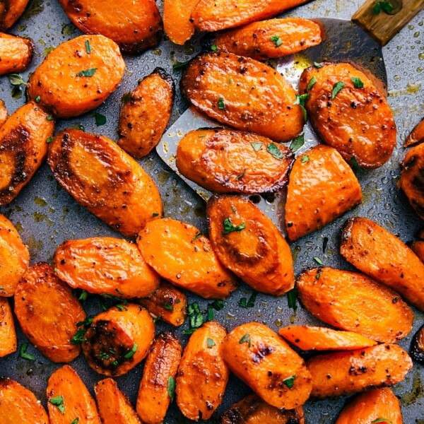 Roasted carrots recipe on a tray.