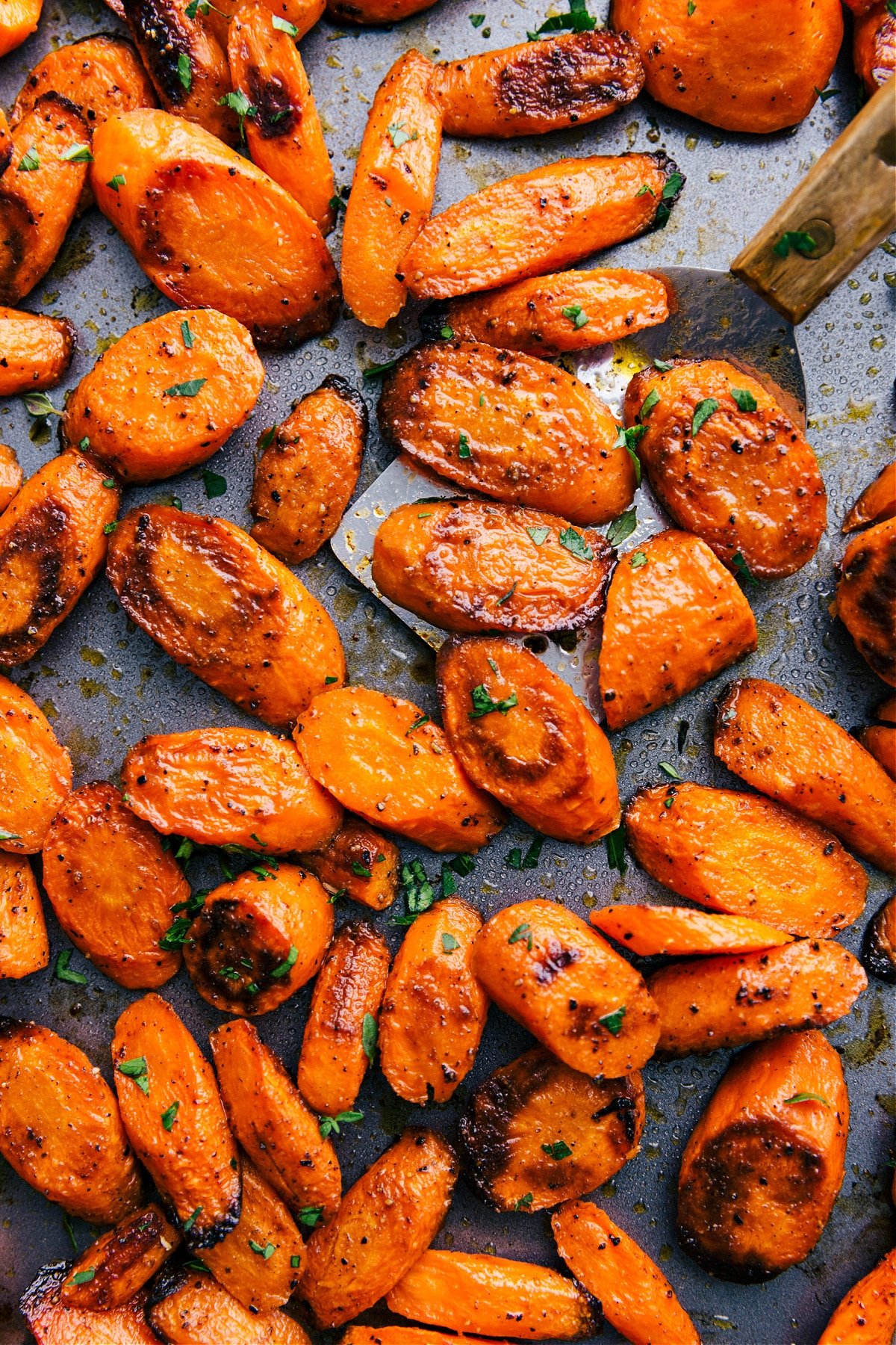 The best Roasted Carrots are on the tray, ready to serve!