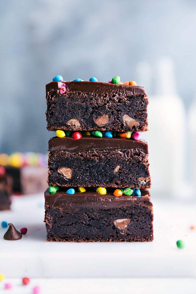 Chocolate Fudge Frosted M&M Brownies - My Messy Kitchen