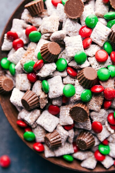 Reindeer Chow {Holiday Muddy Buddies} - Chelsea's Messy Apron