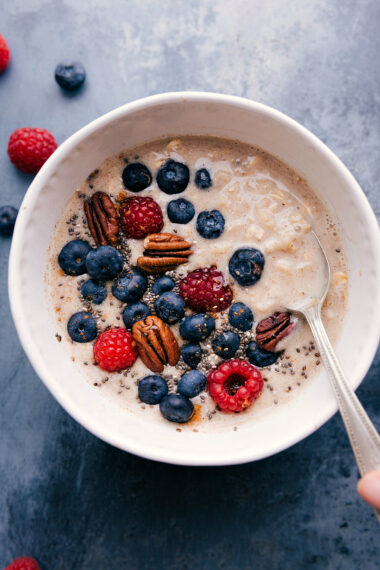 How to Make Oatmeal (With FOUR Flavors!) - Chelsea's Messy Apron