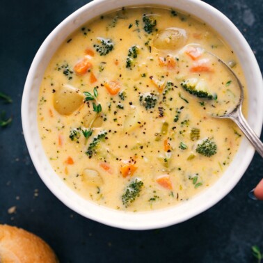 Broccoli Potato Soup (SO Creamy!) - Chelsea's Messy Apron