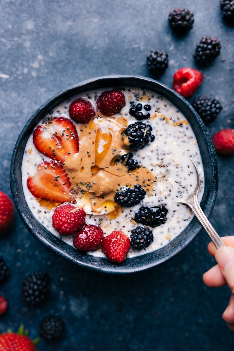 Best Overnight Oats with Almond Milk Recipe with Fresh Fruits