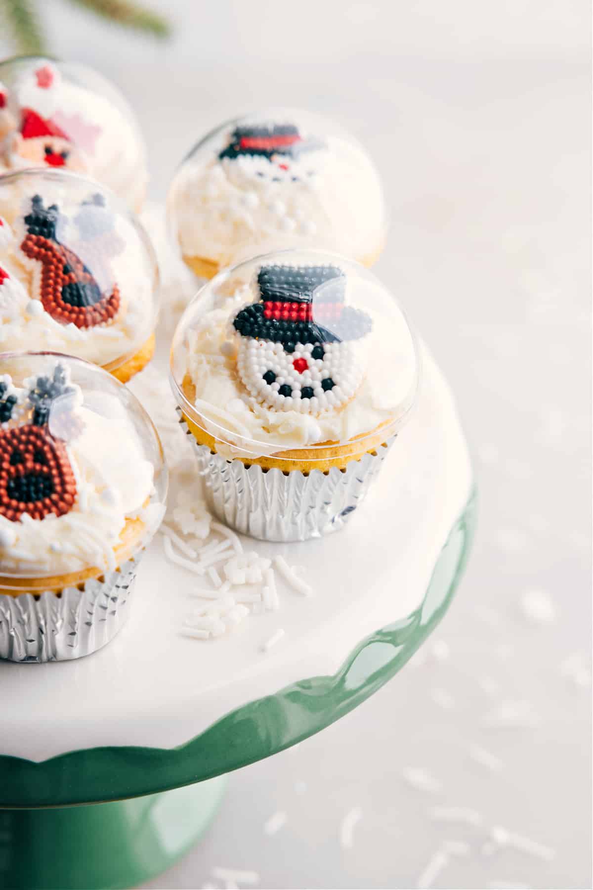 https://www.chelseasmessyapron.com/wp-content/uploads/2023/11/Christmas-Cupcakes-ChelseasMessyApron-1200-2.jpeg