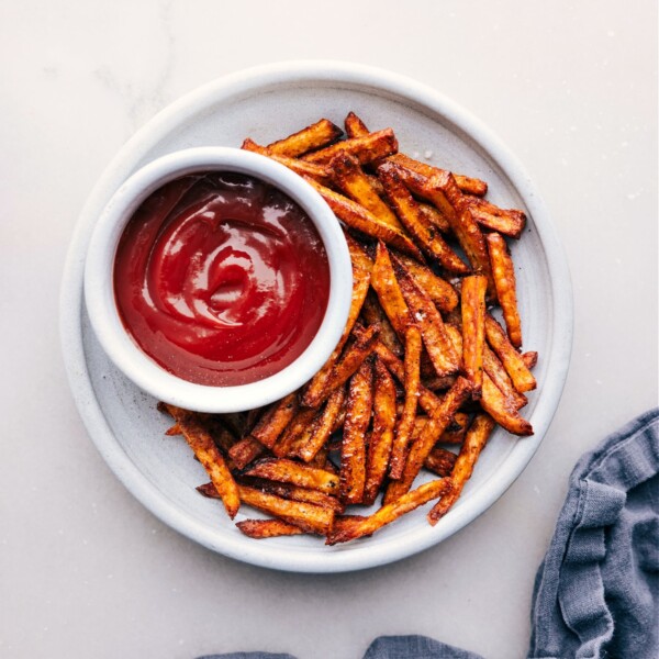 Big plate of air fryer fries ready to be enjoyed!