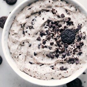 Oreo Fluff in a bowl.